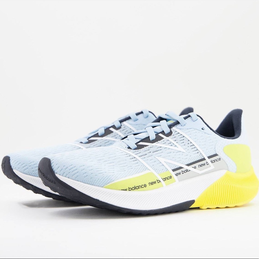 Like NEW! New Balance FuelCell Propel v2 Running Shoes - Sz 8.5